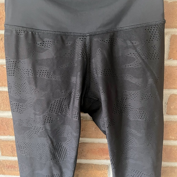 Women’s Athleta Mesh Leggings - Picture 2 of 2